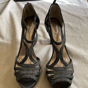 Black Alfani heels NWT